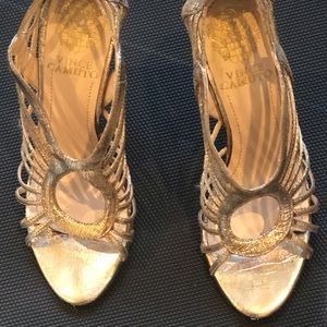 Vince Camuto gold, sz 6, 4” heel, leather upper